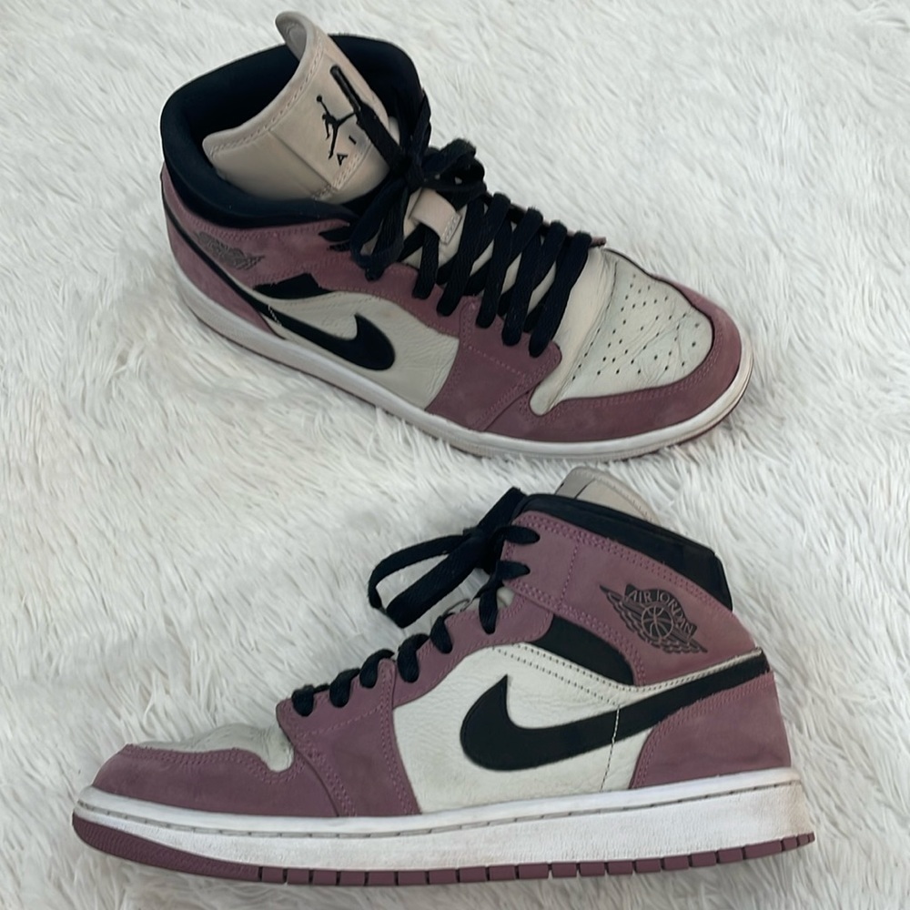 Air Jordan 1 Retro OG Mid shoes Berry size 9